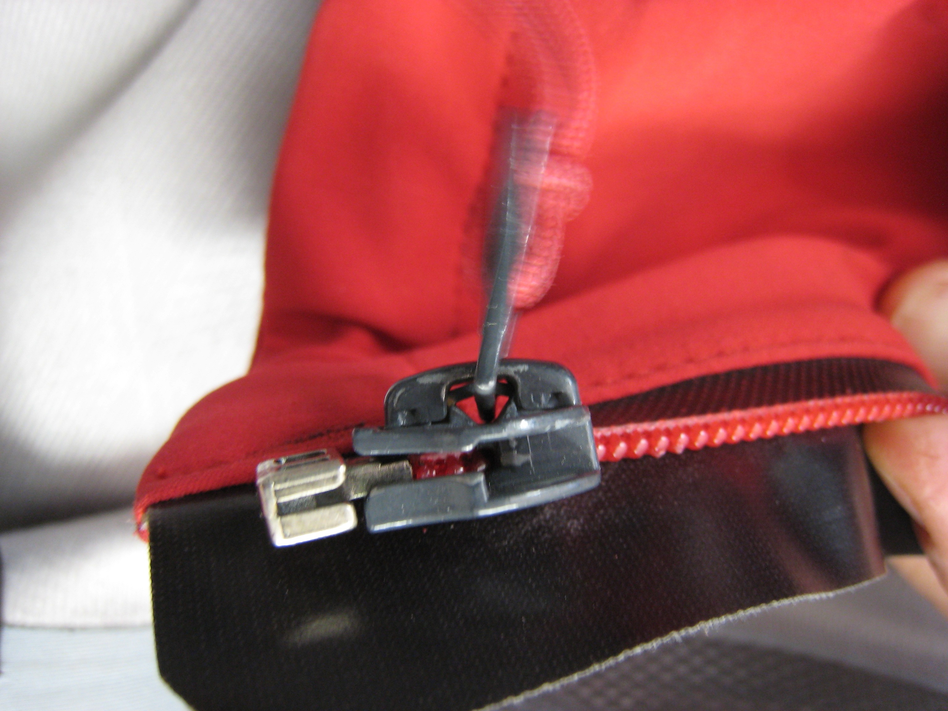 How to Fix and Replace a Zipper Slider. How to Fix a Separating Zipper 